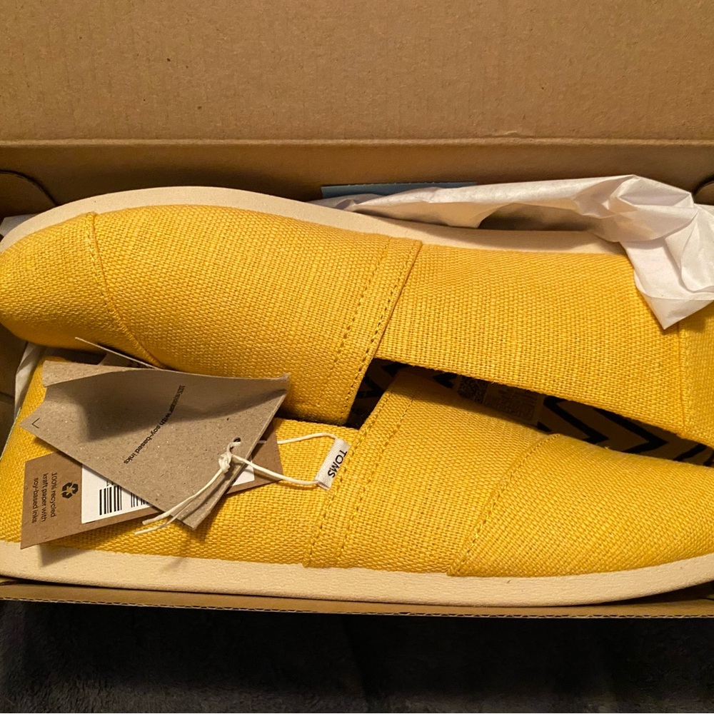 Toms new n box size 8.5